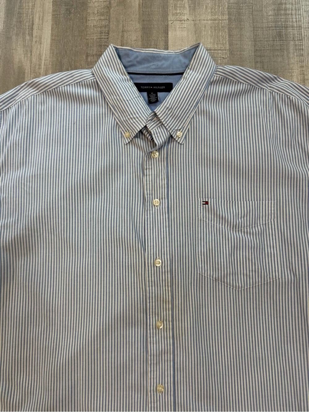 Tommy Hilfiger Men’s XL Blue White Striped Short Sleeve Button Down Shirt